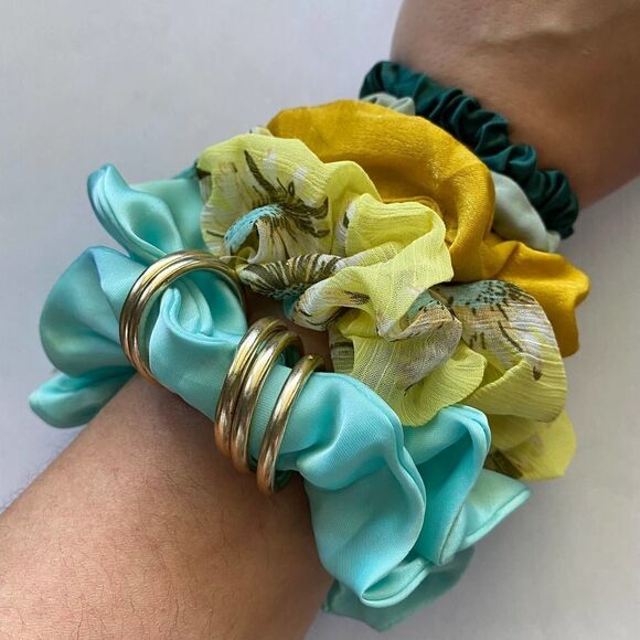 𝅺Set of 5 Scrunchies - Aqua Mustard Floral - Picture 1 of 2